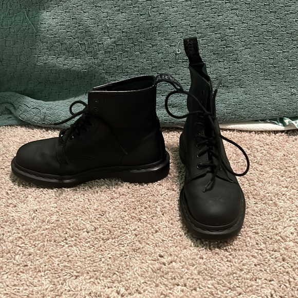 Matte all black Doc Marten’s boots - Picture 1 of 9